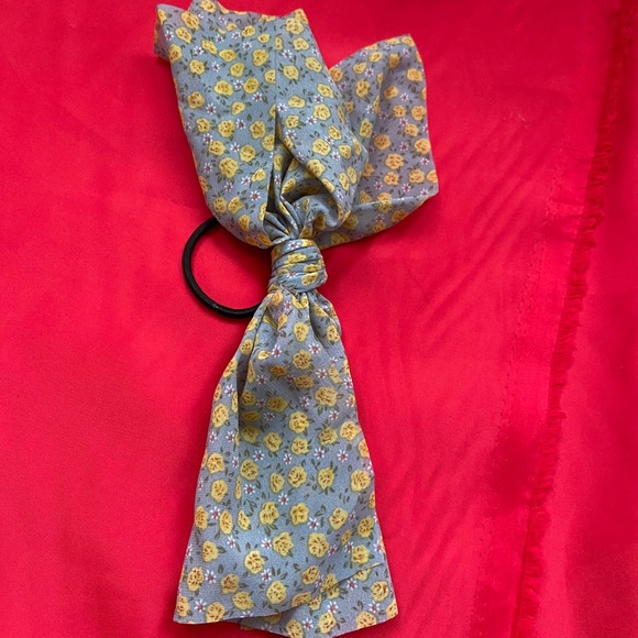 💕LAST ONE Influencer Hair Tie Scrunchies - Picture 2 of 4